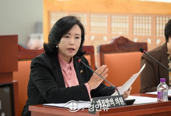 “정윤경 도의원 대표발의한 ‘경기도 경력보유여성등의 경력 유지 및 경제활동 촉진에 관한 조례’ 광역자치단체 최초 본회의 통과”