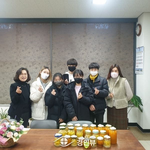 청계자유발도르프학교 봉사동아리‘온빛’과일청 나눔