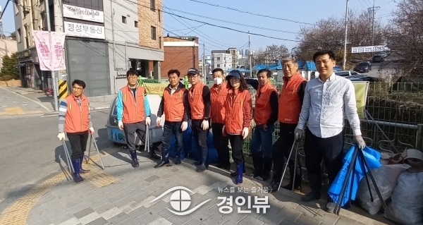 관고동 통장단 협의회, 봄맞이 하천변 정화 활동 실시