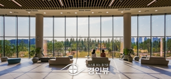 ‘도심 속 생태’ 수원수목원, 수상 이어져