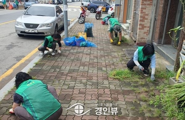 통복동, 새마을 남녀지도자회와 함께 추석맞이 제초 작업
