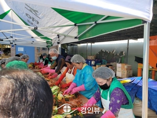 KCC 안성공장과 서운면이 함께하는 ‘동절기 대비 취약계층을 위한 따뜻한 겨울나기 김장 담그기 ’ 행사
